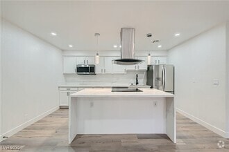 Building Photo - 4330 Sandy River Dr