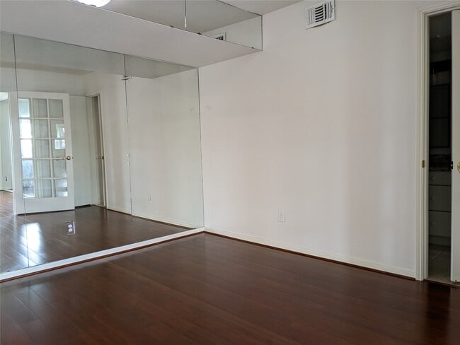 Foto del edificio - 351 N Post Oak Ln