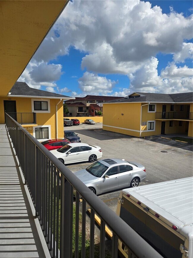 Foto del edificio - 6151-6124 W 24th Ave