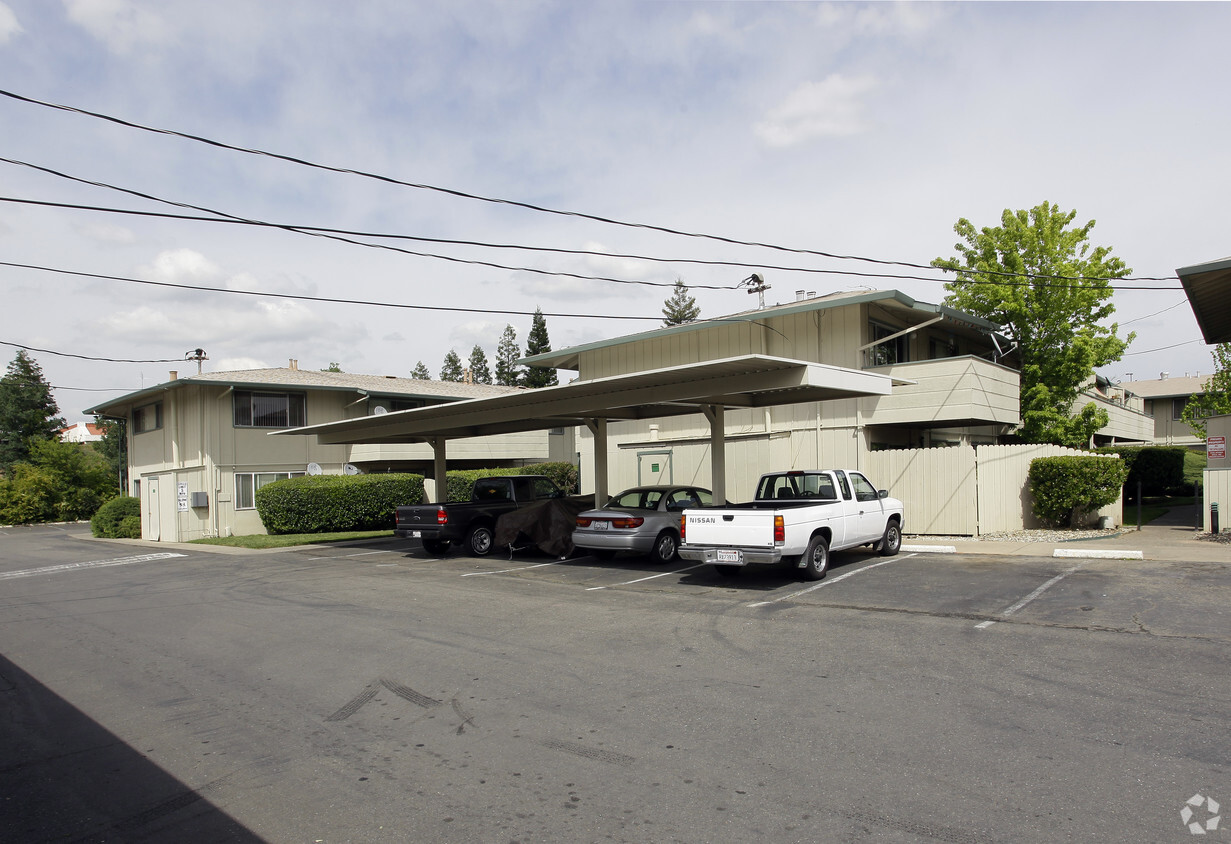 Building Photo - Sierra Gardens