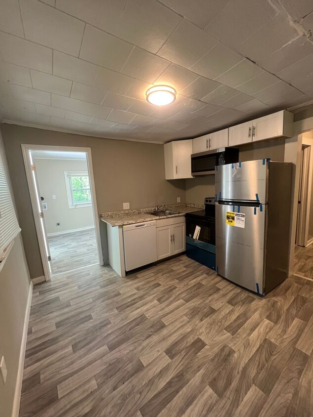 Foto principal - Charming 3-Bedroom Home in Gastonia – Spac...