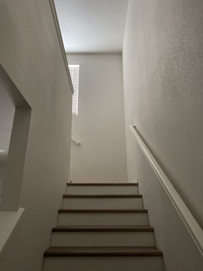 Building Photo - Newer 2 Bed / 2 Bath 2nd Floor Condo w/ 2 Car Garage