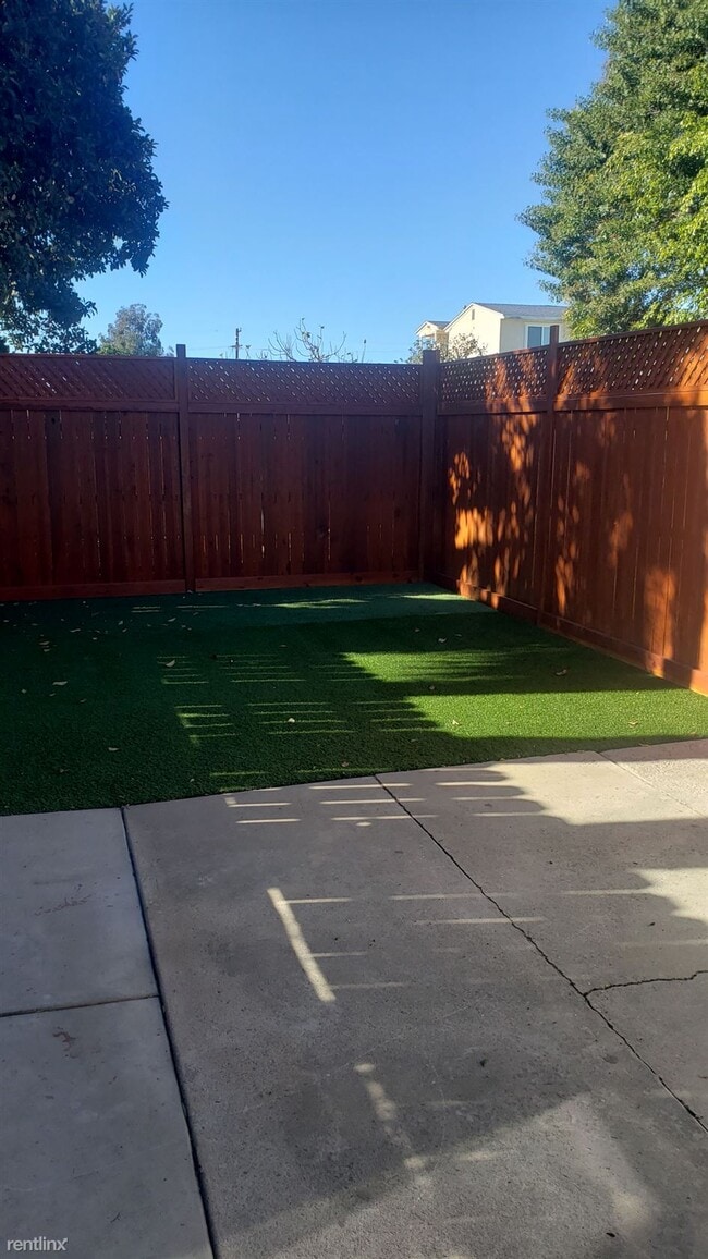 Building Photo - 6 br, 3 bath House - 5666 Dorothy Way 1