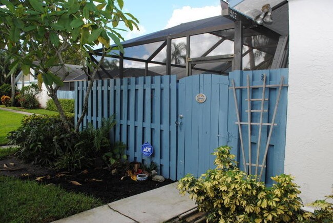 Building Photo - 502  Timberlane Circle