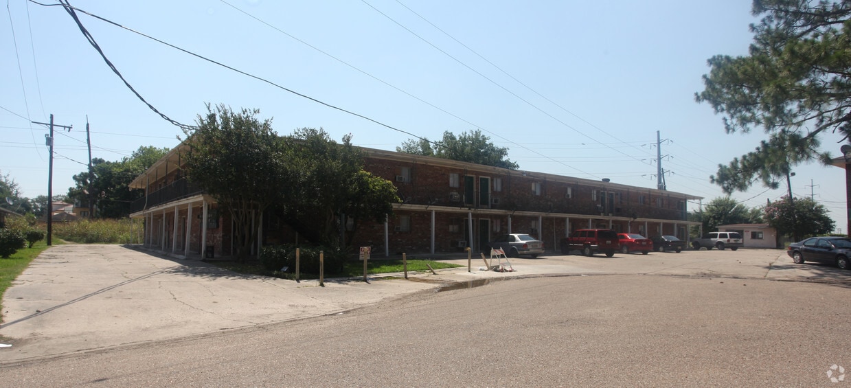 Primary Photo - 1205 W Chimes St
