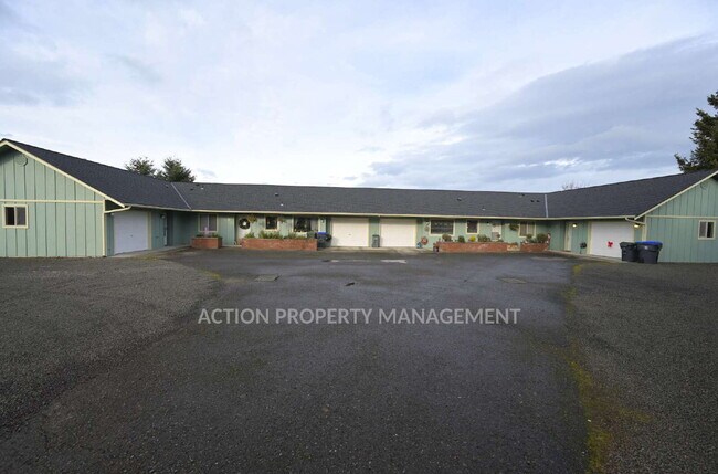 Foto del edificio - 2 bed, 2 bath, 1 car garage- water, sewer and yard care included!