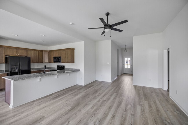Building Photo - 41375 Rosewood Ln