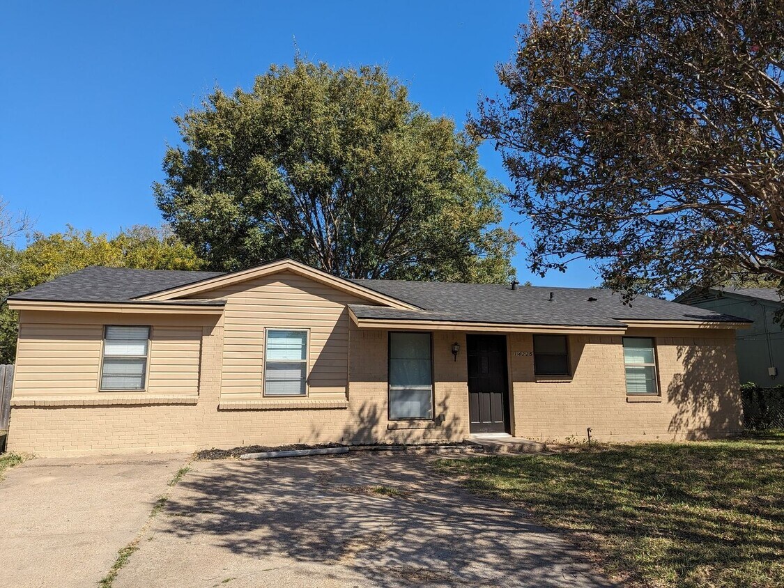 Primary Photo - 4 Bedroom Single Family Home in Balch Springs