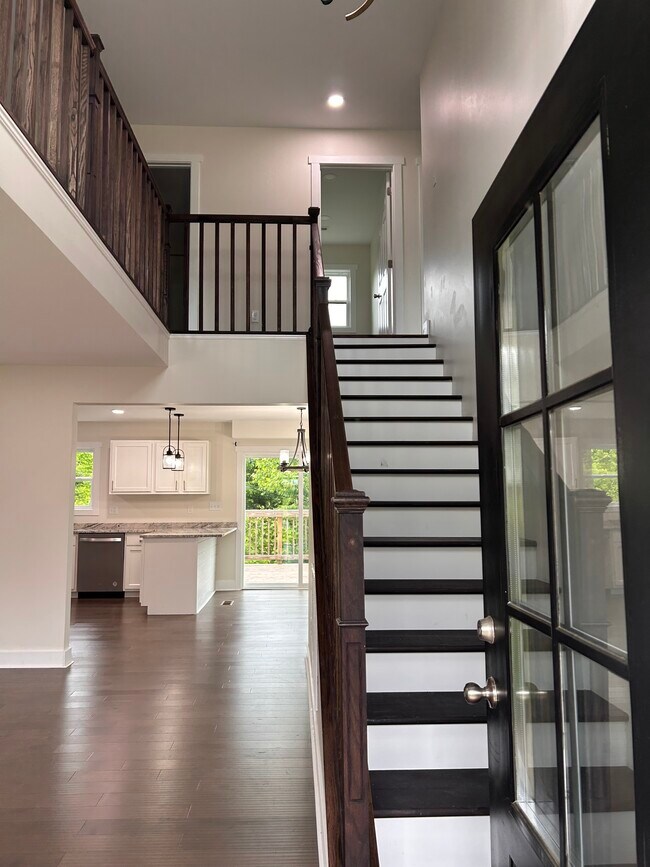 Building Photo - 216 Linwood Dr