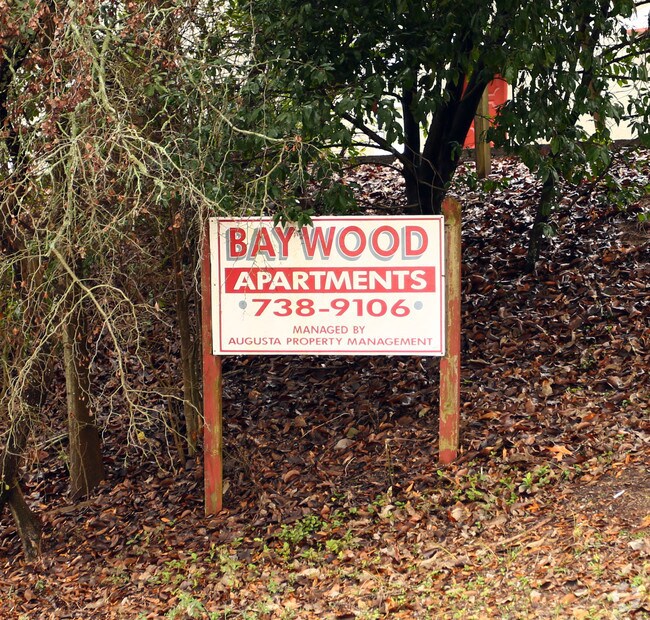 Building Photo - 2419 Baywood Dr