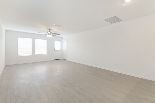 Building Photo - 1717 Crossbill St