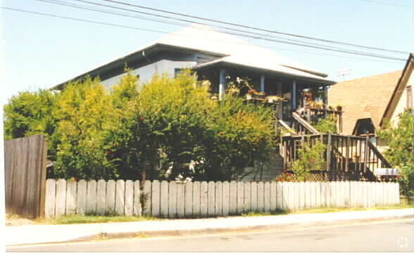 Building Photo - 61 Mariposa Rd