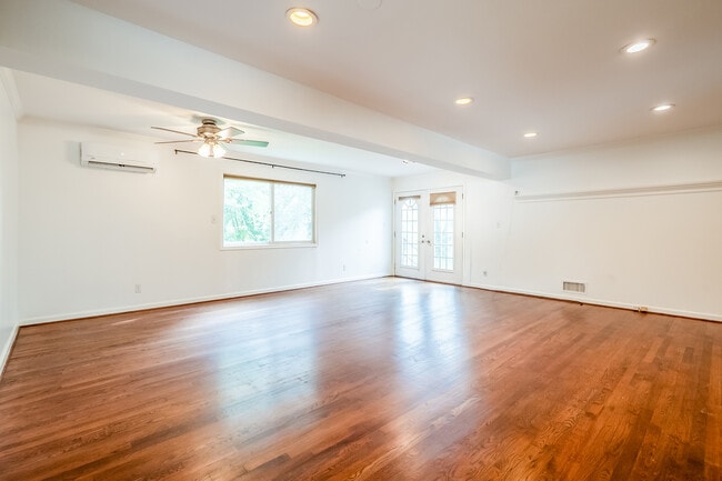 Building Photo - 5003 Stewart Ct