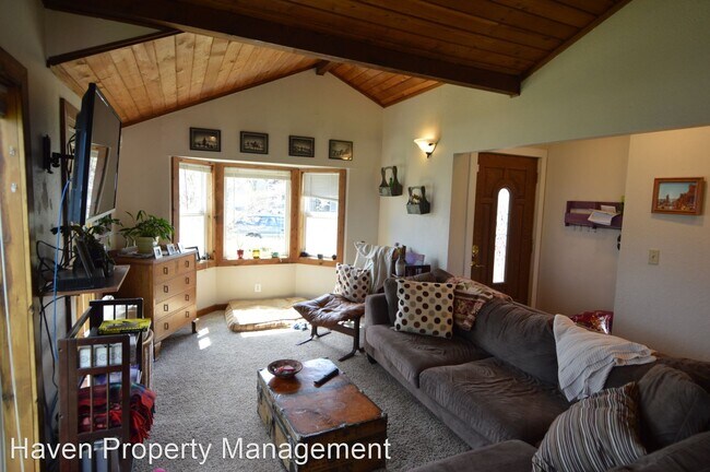 Building Photo - 3 br, 1.5 bath House - 821 East 50th Street