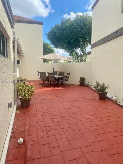 Foto del edificio - 555 NW 99th Pl