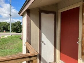 Building Photo - 9902 Roxanna Dr