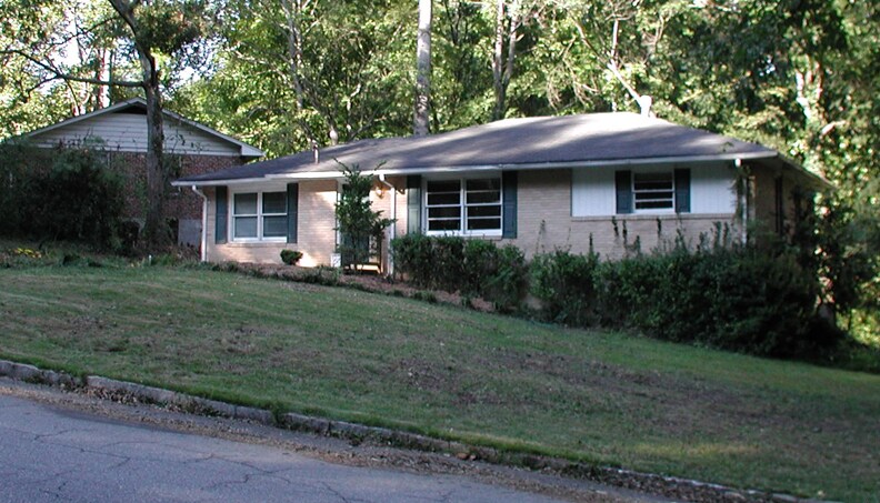 Primary Photo - 2693 Valvedere Dr NE