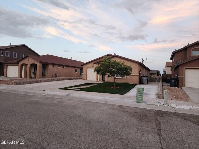 Building Photo - 2604 Steffi Graf Dr