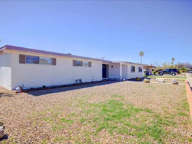 Foto del edificio - 5 Bedroom, 2 Bath with pool