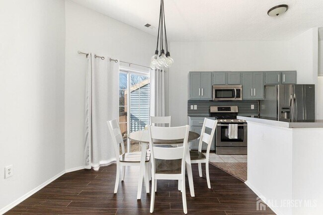Building Photo - 5033 Beech Ct