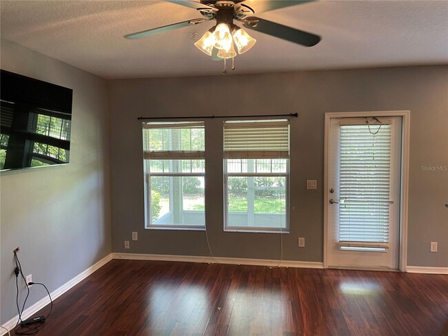 Building Photo - Beautiful Townhouse located in Crowntree L...