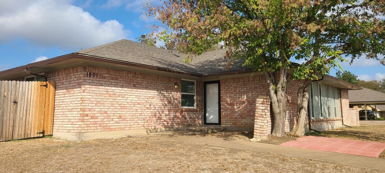 Primary Photo - DUPLEX- Plano