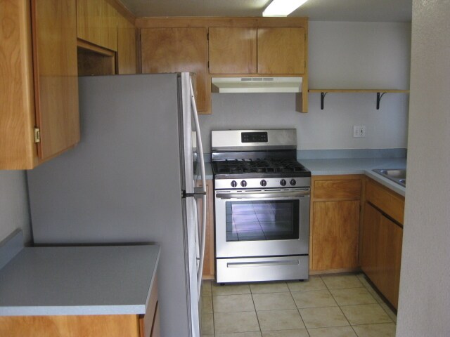 kitchen - 2530 Hartnell Ave