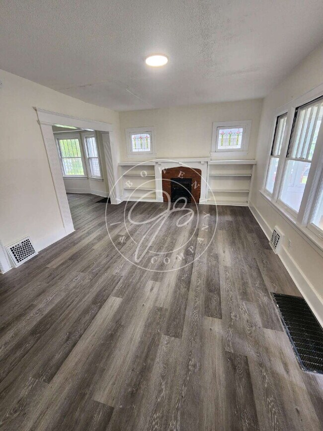 Foto del edificio - Spacious 3 bed 1 bath 2 story home with