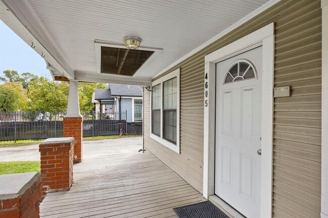 Building Photo - 4605 Beggs St
