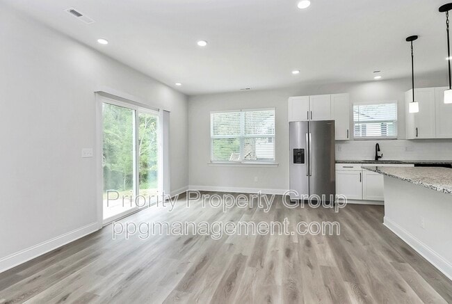 Building Photo - 6618 Riverview Dr