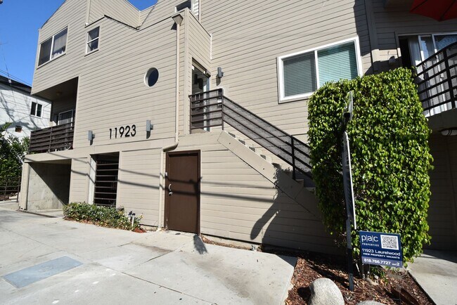 Building Photo - 11923 Laurelwood Dr