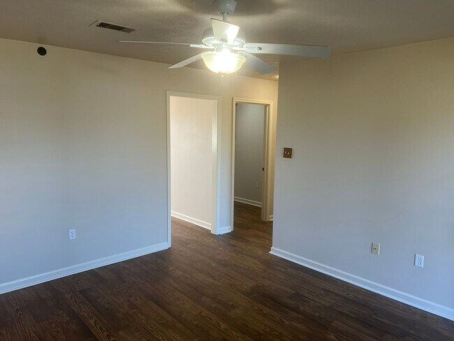 Foto del edificio - 3 Bed 2 Bath Home