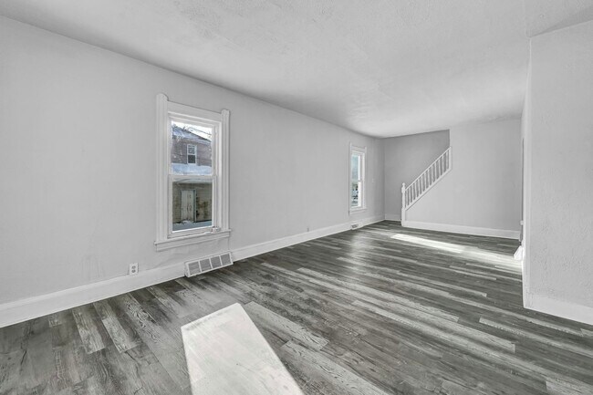 Foto del edificio - 3132 Elyria Ave