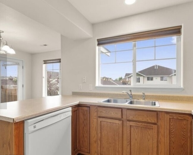 Building Photo - 1120 Longbow Ln