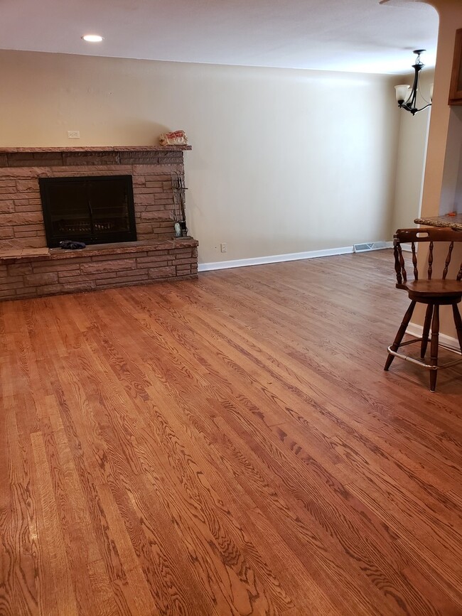 Building Photo - 7870 Crestview Ln