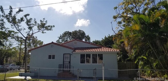 Building Photo - 1500 SW 9th St