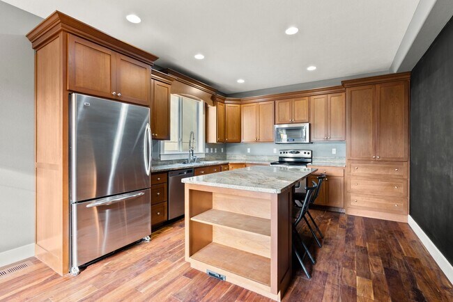 Building Photo - Gorgeous Four Bedroom Updated Home