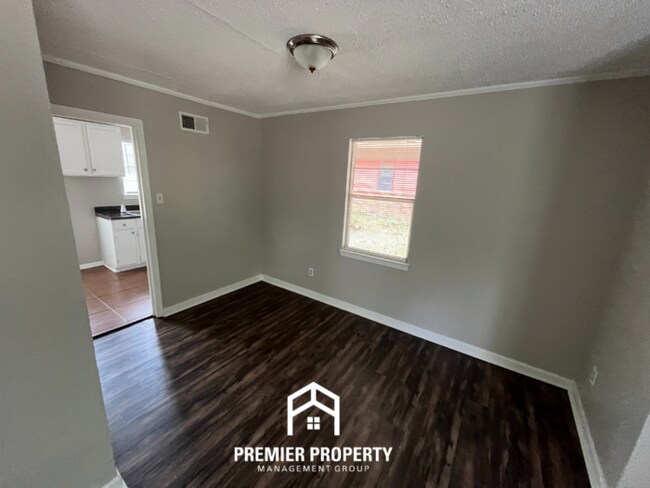 Foto del edificio - 5580 Lochinvar Rd