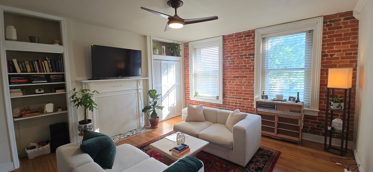 Primary Photo - 209 W Clay St