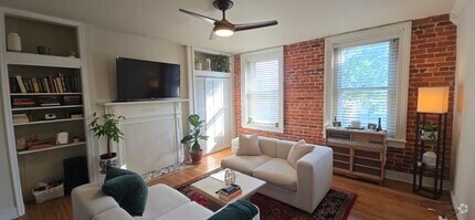 Building Photo - 209 W Clay St