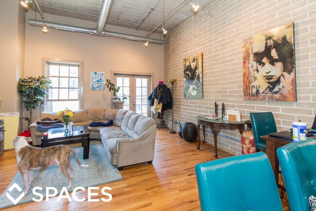 Building Photo - 3712 N Wilton Ave