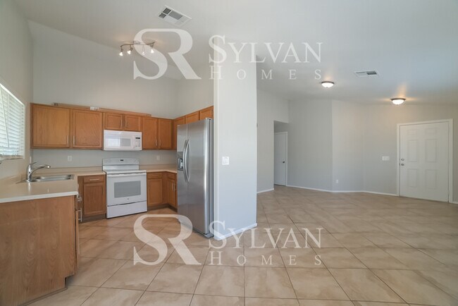 Building Photo - Spacious 3BR, 2BA Home Awaits You!