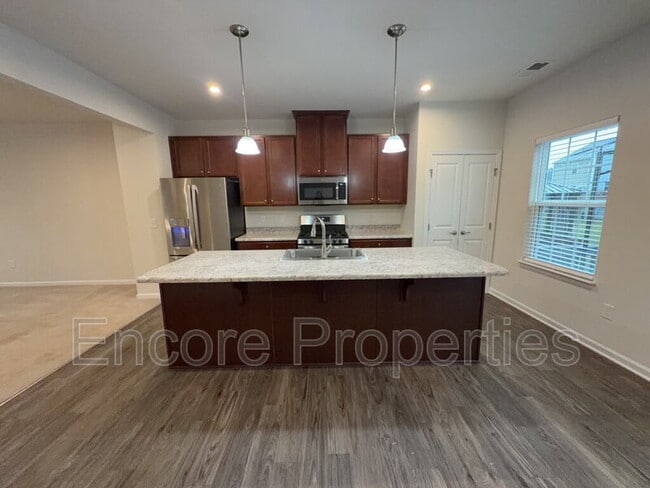 Building Photo - 333 Amber Acorn Ave