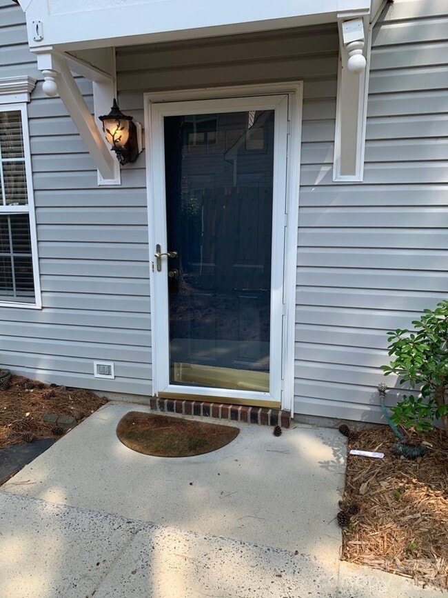 Building Photo - 9731 Elizabeth Townes Ln