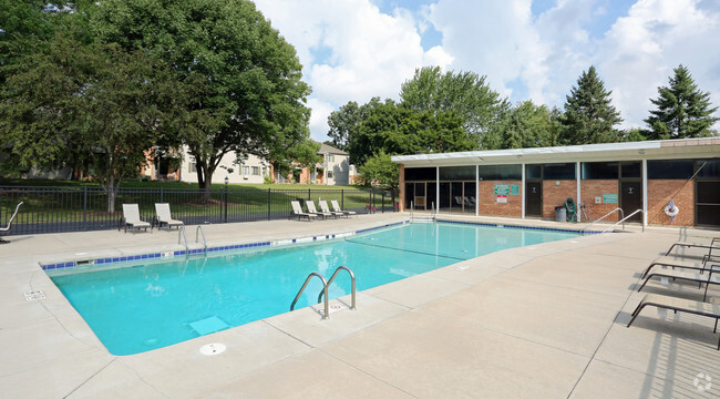 Springdale Apartments In Waukesha