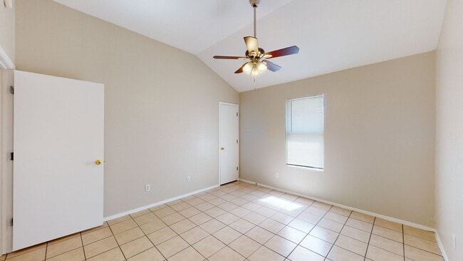 Building Photo - LABOR DAY SPECIAL  -  2 WEEKS FREE - MONTH...
