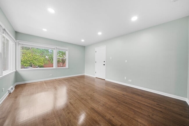 Building Photo - 10537 Austin Ave