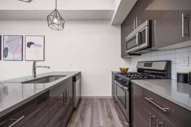 Building Photo - 2 Bed 2 Bath Condo With Mountain Views In Recently Developed Steel Yards Neighborhood.