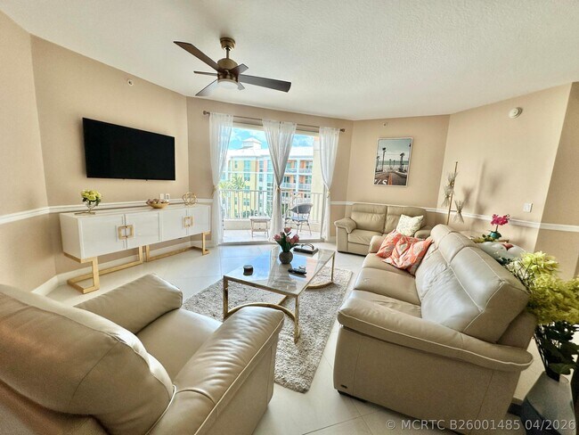 Building Photo - 806 E Windward Way