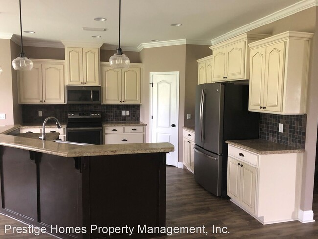 Building Photo - 3 br, 2.5 bath House - 2760 Trawick Road